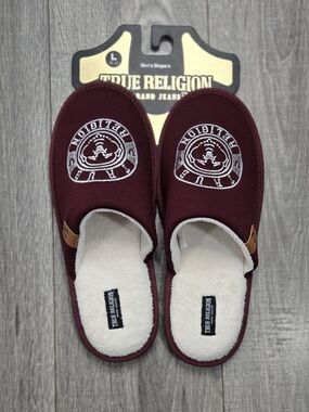 True Religion Men’s Slippers Large 11-12 Burgundy Maroon Logo NWT House Shoes.